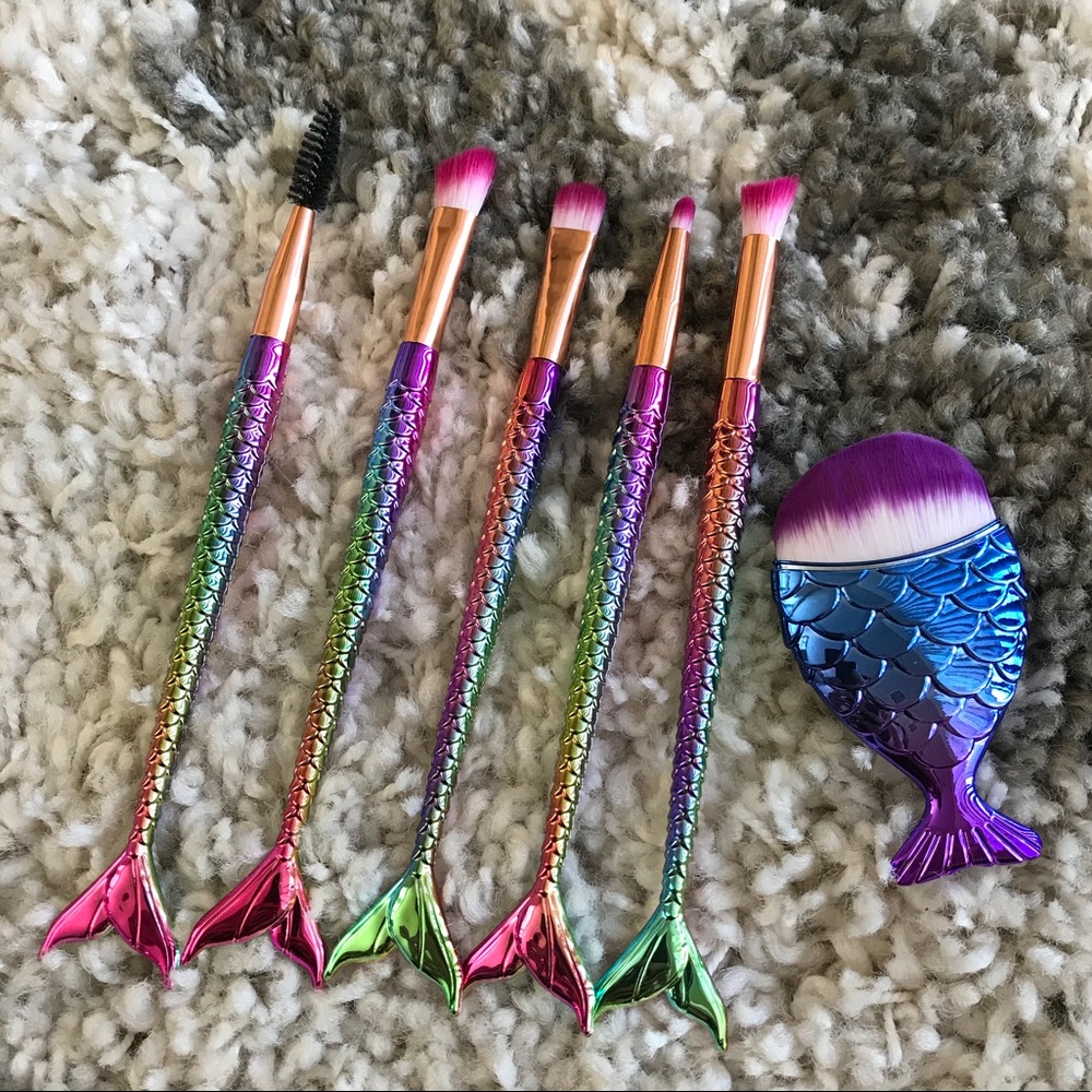 NWT Mermaid Eye Brush Cosmetic Set 🧜♀️ - Picture 1 of 6